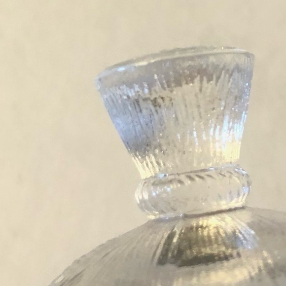 L. E. Smith Glass Beehive Honey Pot footed clear glass with Lid & wooden dipper - Picture 5 of 6